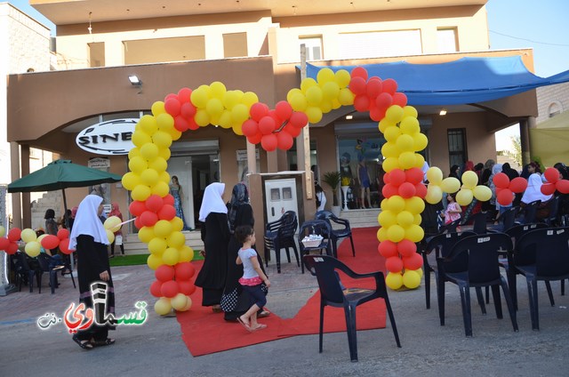 كفرقاسم- فيديو  : الافتتاح الكبير لمعرض ذوق العروس  سنين  يتحول الى مهرجان نسائي تسوقي كبير والحاجة عزية ترحب بالجميع